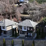 Σπίτι διακοπών трите къщи Leshten