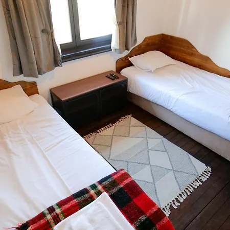 трите къщи Vakantiehuis Leshten