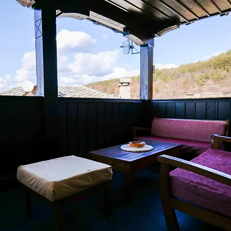 трите къщи *