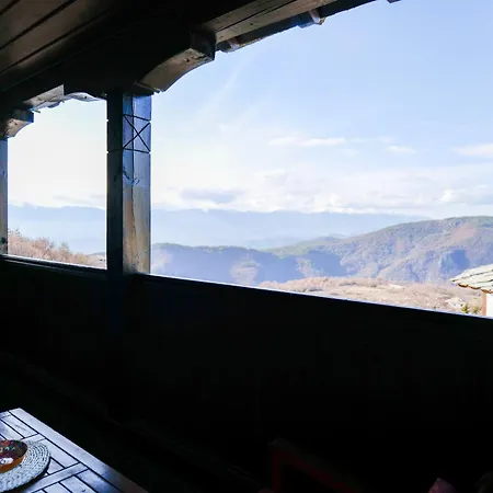 трите къщи * Leshten