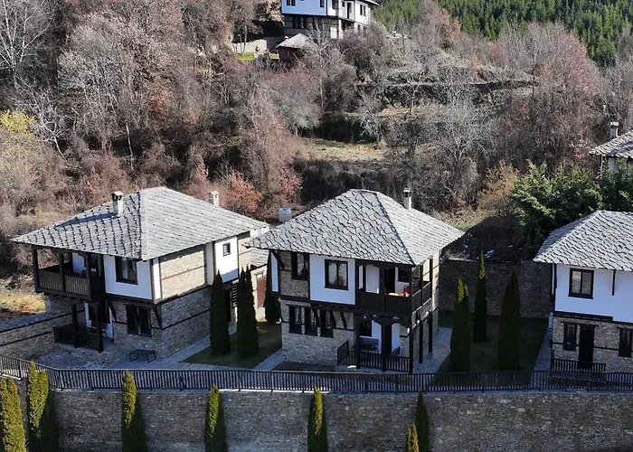 Casa vacanze трите къщи Leshten