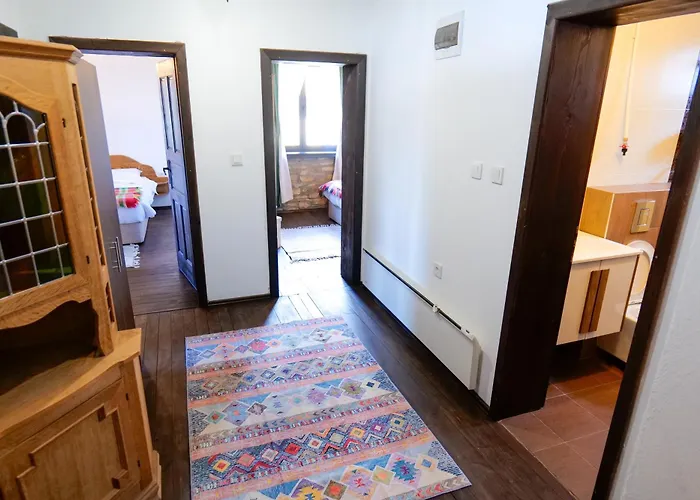 трите къщи Casa vacanze Leshten