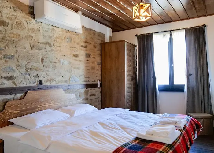 трите къщи * Leshten