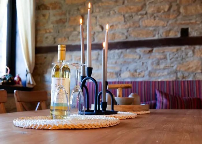 трите къщи Leshten