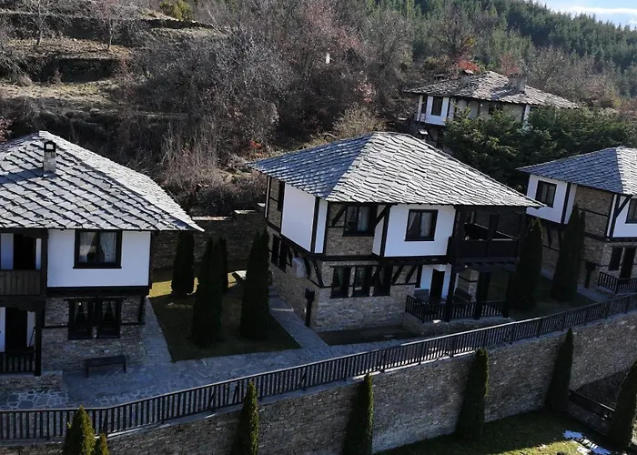 трите къщи * Leshten